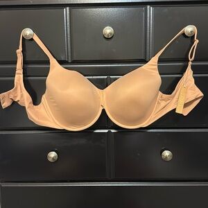 ✨NWT Skims Bra✨